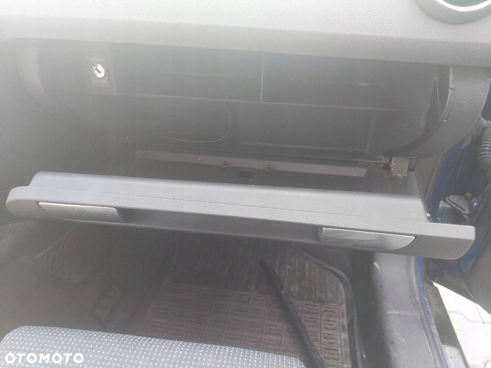 SCHOWEK PASAŻERA AUDI A3 8P - 2