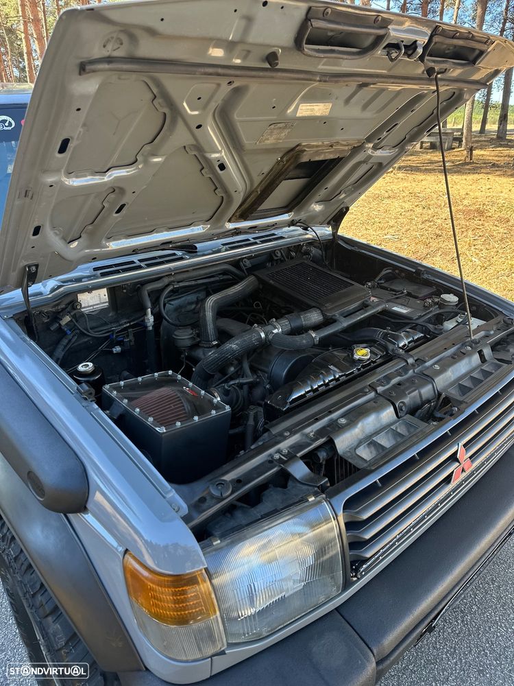 Mitsubishi Pajero 2.5 TDi GLX - 27