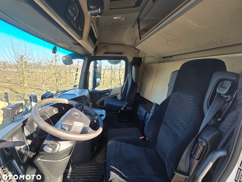 Mercedes-Benz actros - 8