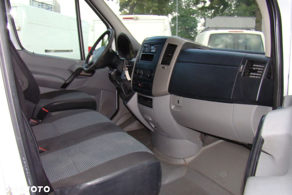 Mercedes-Benz Sprinter - 13
