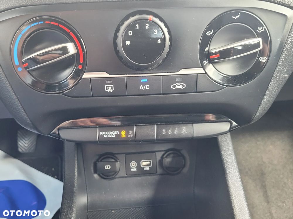Hyundai i20 blue 1.2 Select - 30