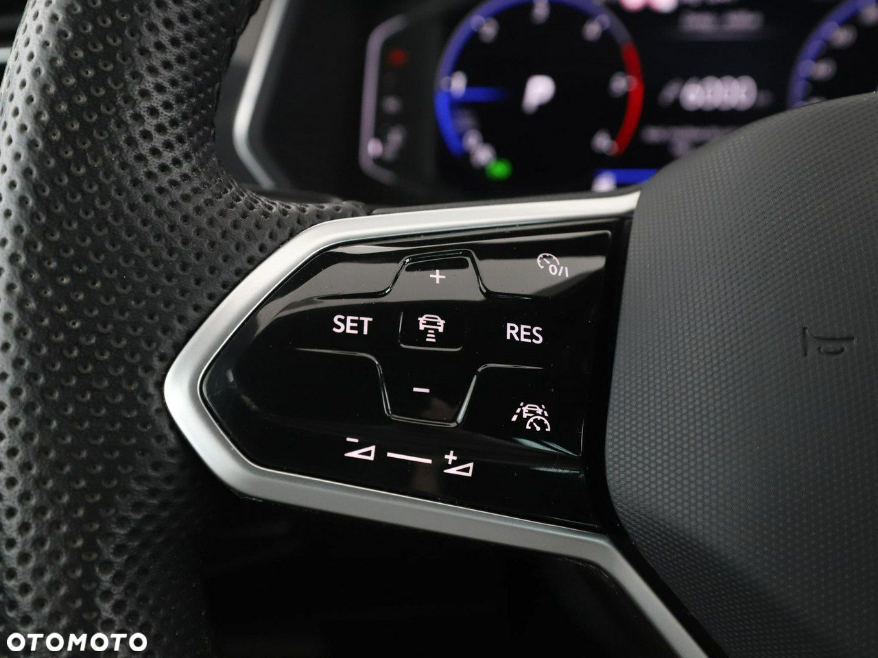 Volkswagen Tiguan 2.0 TDI SCR DSG R-Line - 30