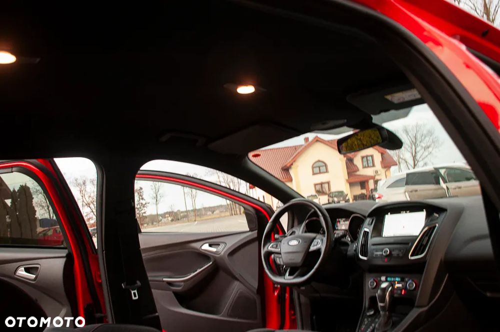 Ford Focus SW 1.5 EcoBoost S&S ST-LINE - 23