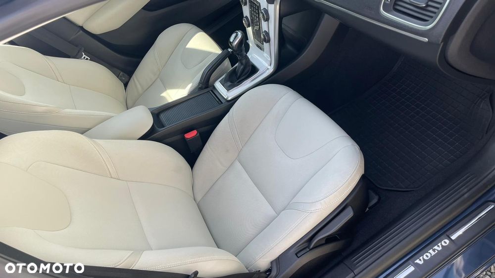 Volvo V40 D3 Momentum - 12
