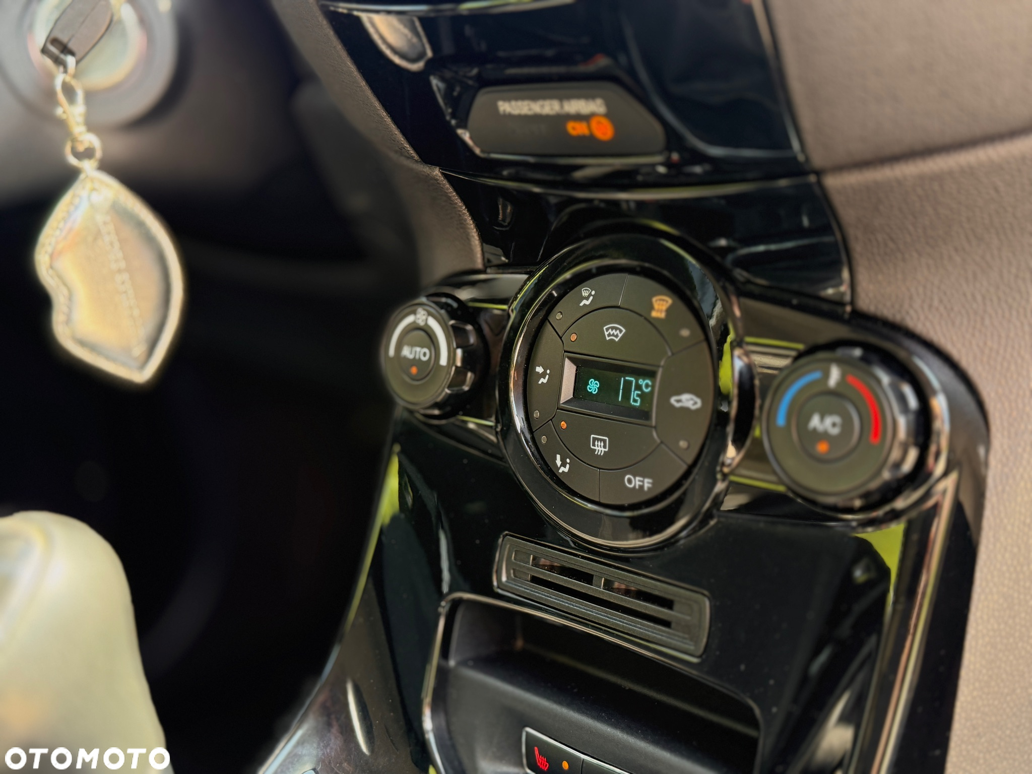 Ford Fiesta 1.0 EcoBoost S&S TITANIUM - 21