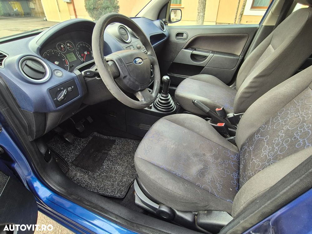 Ford Fiesta 1.3i Ambiente - 32