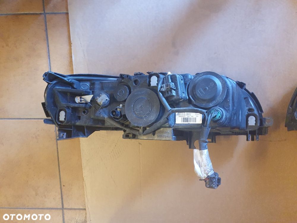 REFLEKTOR PRAWY XENON VOLVO V70 II XC70 LIFT EUROPA - 8