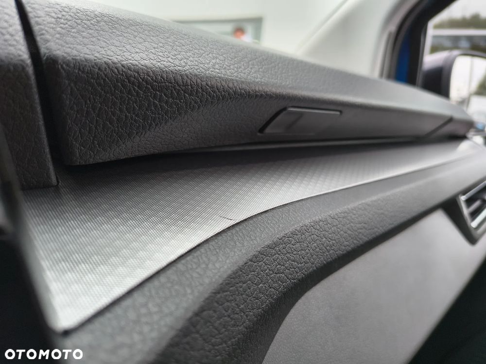 Volkswagen Caravelle - 11