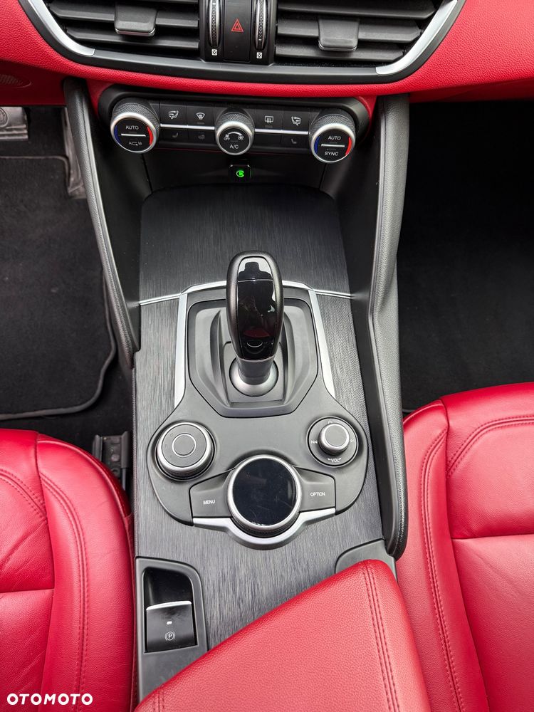 Alfa Romeo Giulia 2.0 Turbo - 16