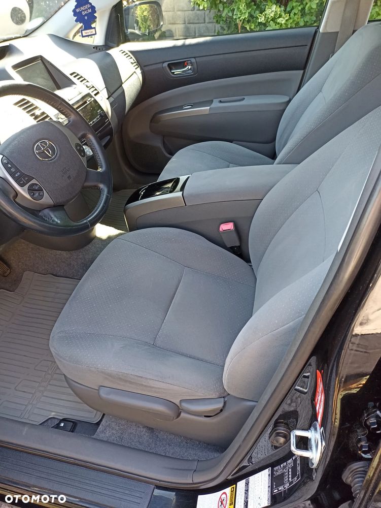 Toyota Prius (Hybrid) Executive - 18