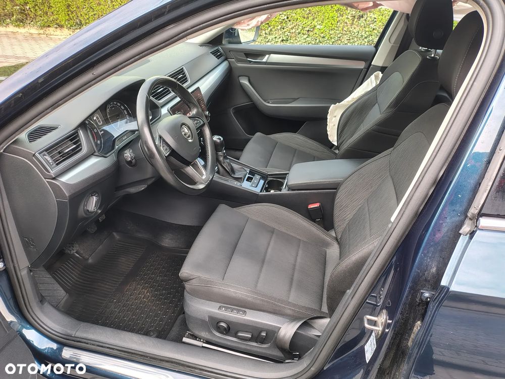 Skoda Superb 2.0 TDI Premium Edition - 17