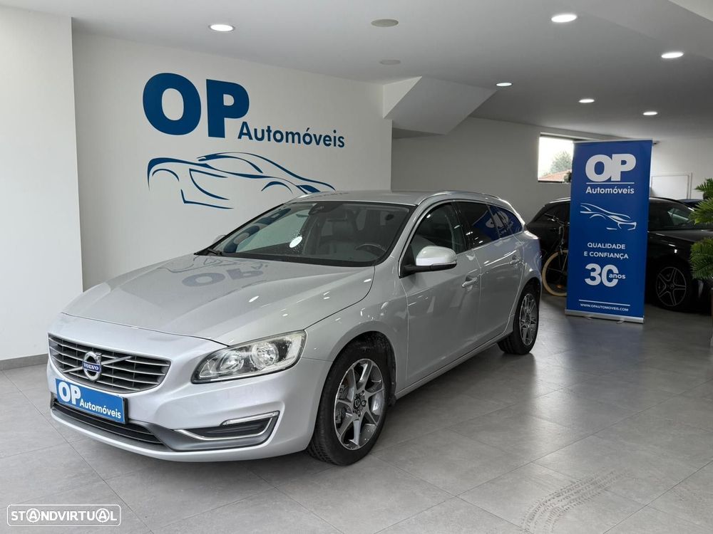 Volvo V60 1.6 D2 R-Design - 1