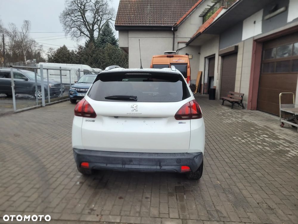 Peugeot 2008 1.2 Pure Tech GPF Style S&S - 18