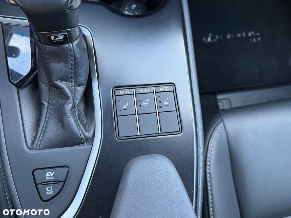 Lexus UX - 24