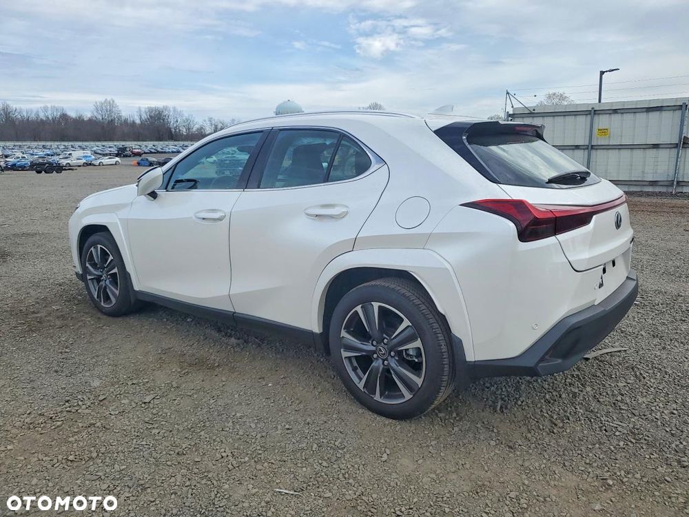 Lexus UX - 3