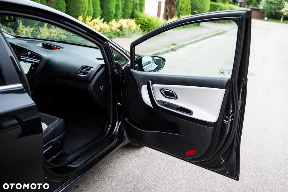 Kia Ceed 1.6 GDI ISG Platinum Edition - 36