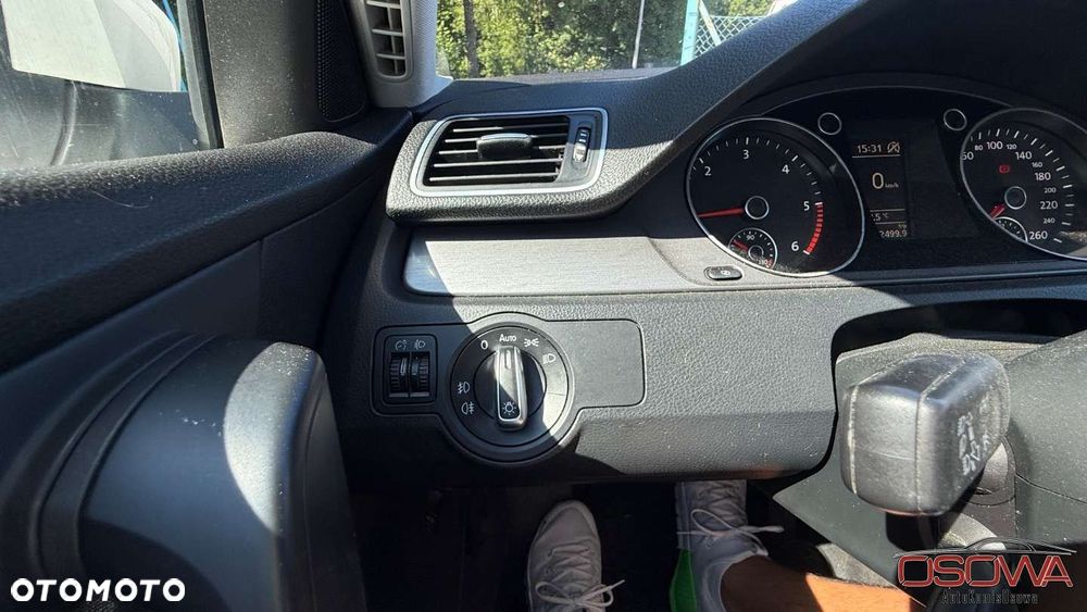 Volkswagen Passat - 33