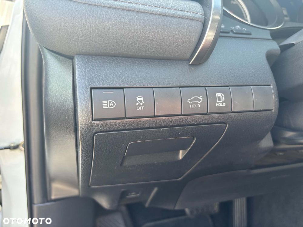 Toyota Camry 2.5 Hybrid Comfort CVT - 27