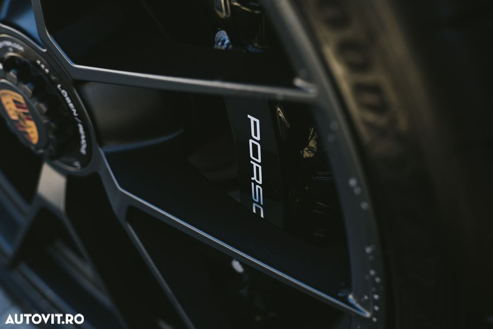 Porsche 911 4 GTS PDK - 11