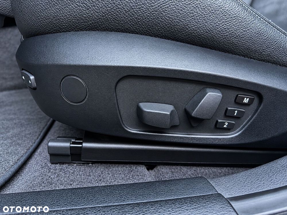 BMW X1 sDrive20i - 12