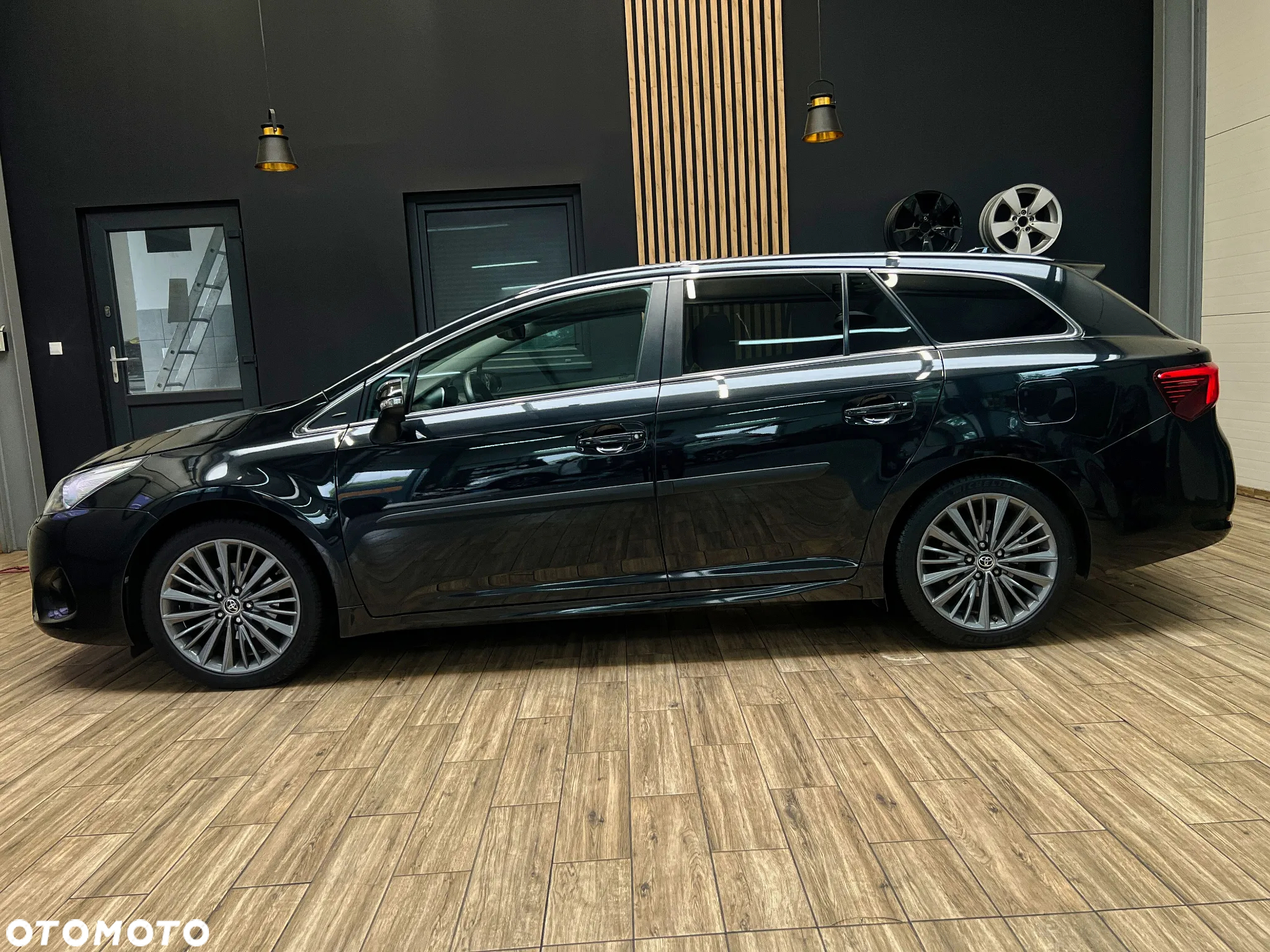 Toyota Avensis 1.8 Premium - 10