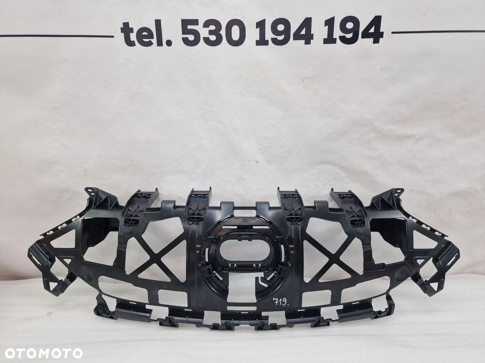 MERCEDES EQE W295 AMG WSPORNIK / STELAŻ POD ATRAPE / GRILL PRZEDNI PRZÓD + RAMKA RADARU , NR A2958883100 + A2978887300 , BARDZO ŁADNY , NIEUSZKODZONY , NR AUKCJI GL719 - 1