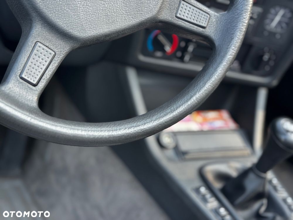 BMW Seria 3 318i - 22