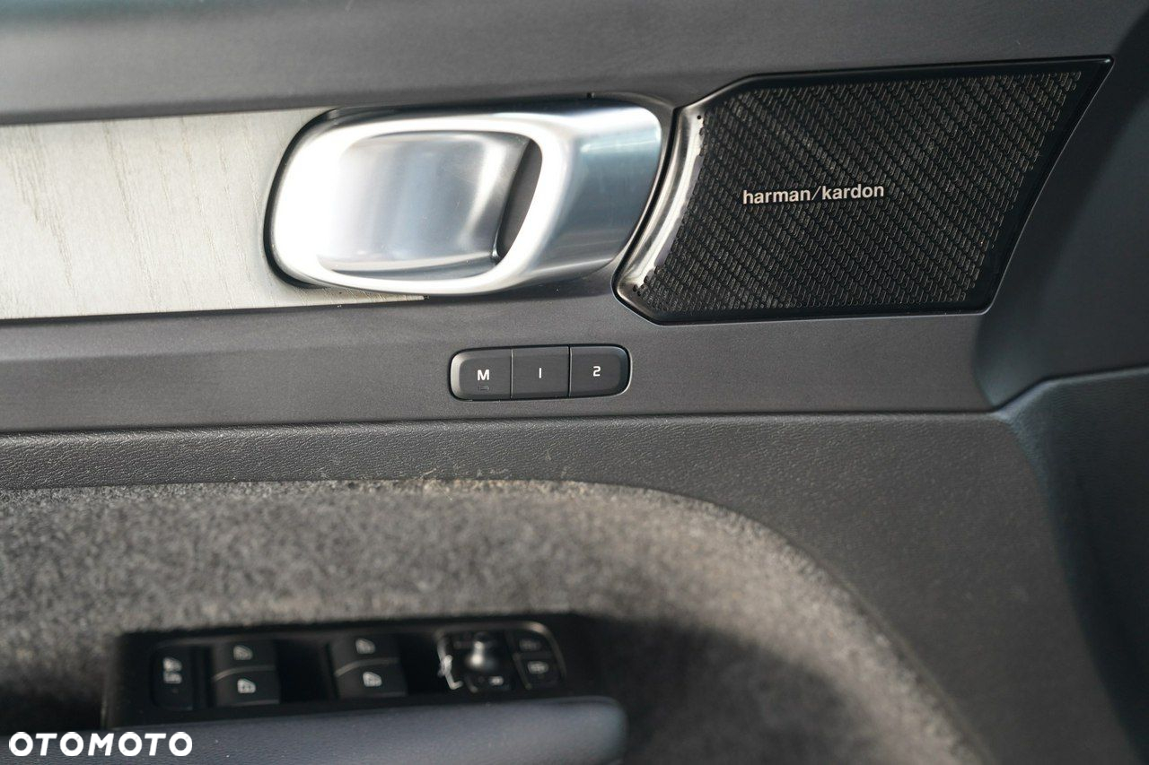 Volvo XC 40 - 22