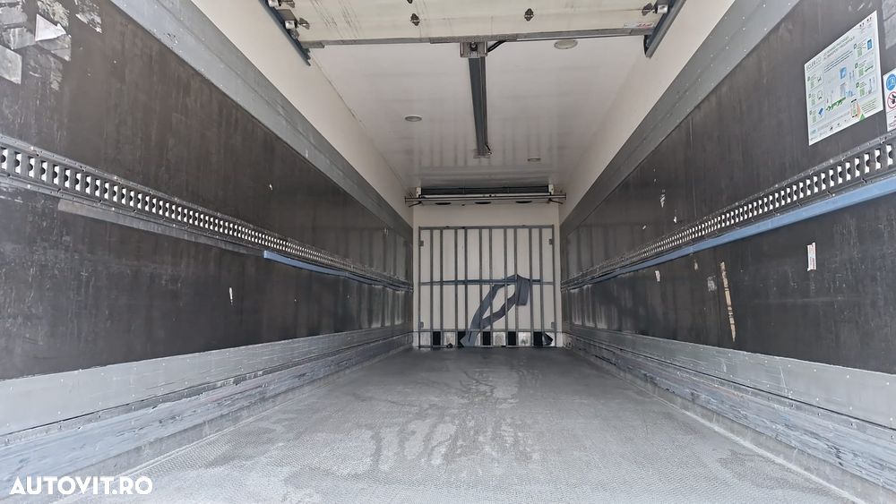 Renault T 430 / 6x2 / REFRIGERAT -9 M / UNITATE CARRIER SUPRA 1250 / platformă elevatoare / oblon rulant / punte de ridicare / direcție - 23