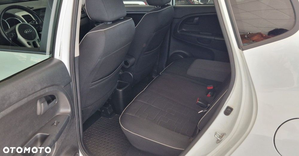 Kia Venga - 12