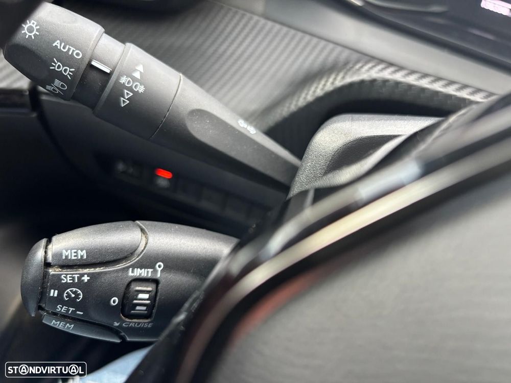 Peugeot 2008 1.5 BlueHDi Allure Pack - 25