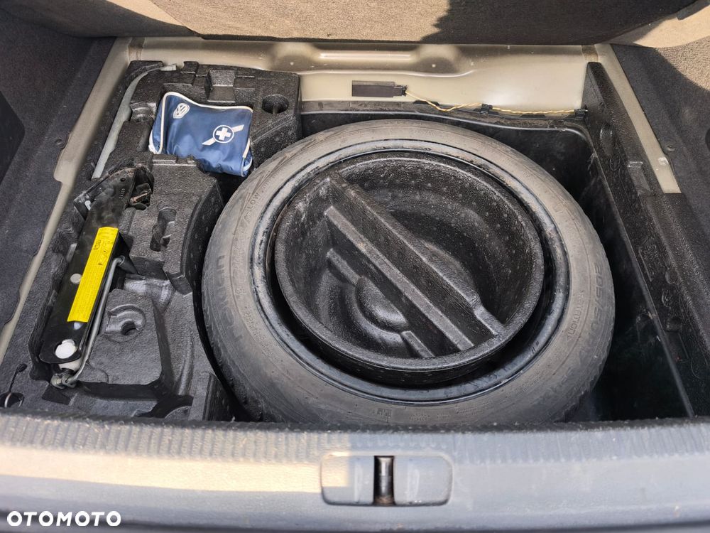 Volkswagen Passat - 17