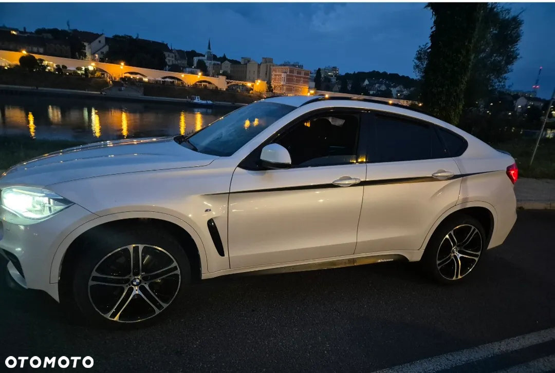 BMW X6 xDrive40d - 11