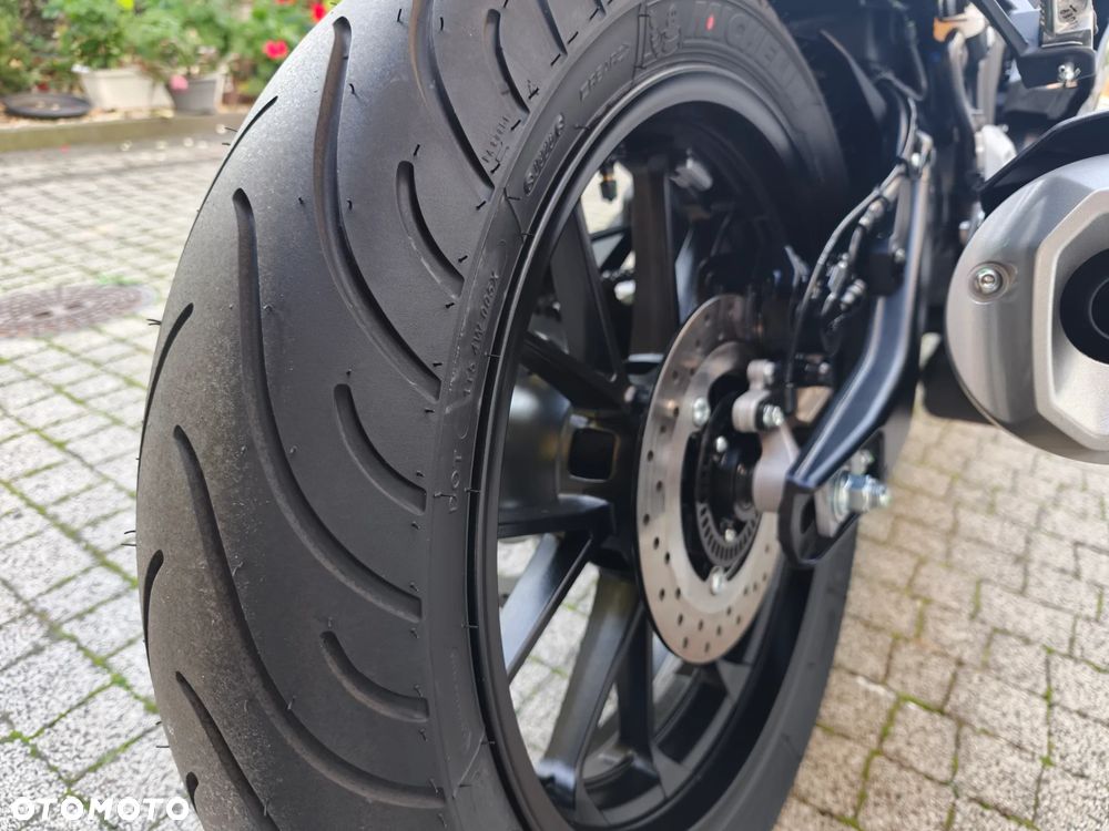 Yamaha YZF - 32