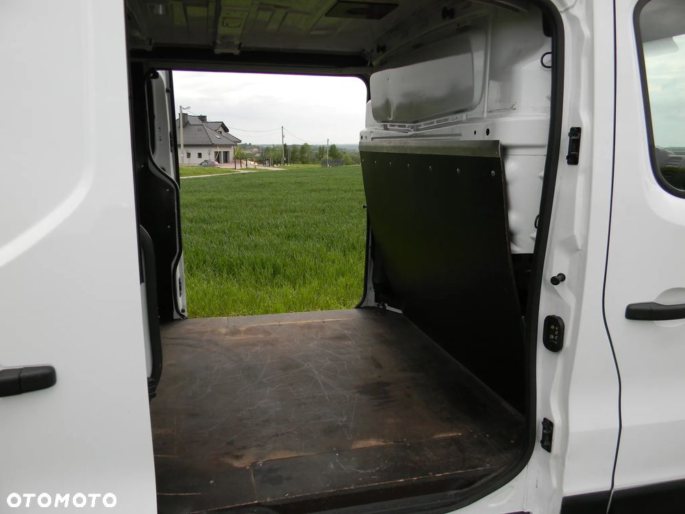 Opel Vivaro - 17