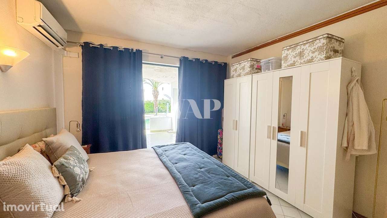 Apartamento T0 com varanda ampla e acesso direto à piscina a 250m da p - Grande imagem: 3/16