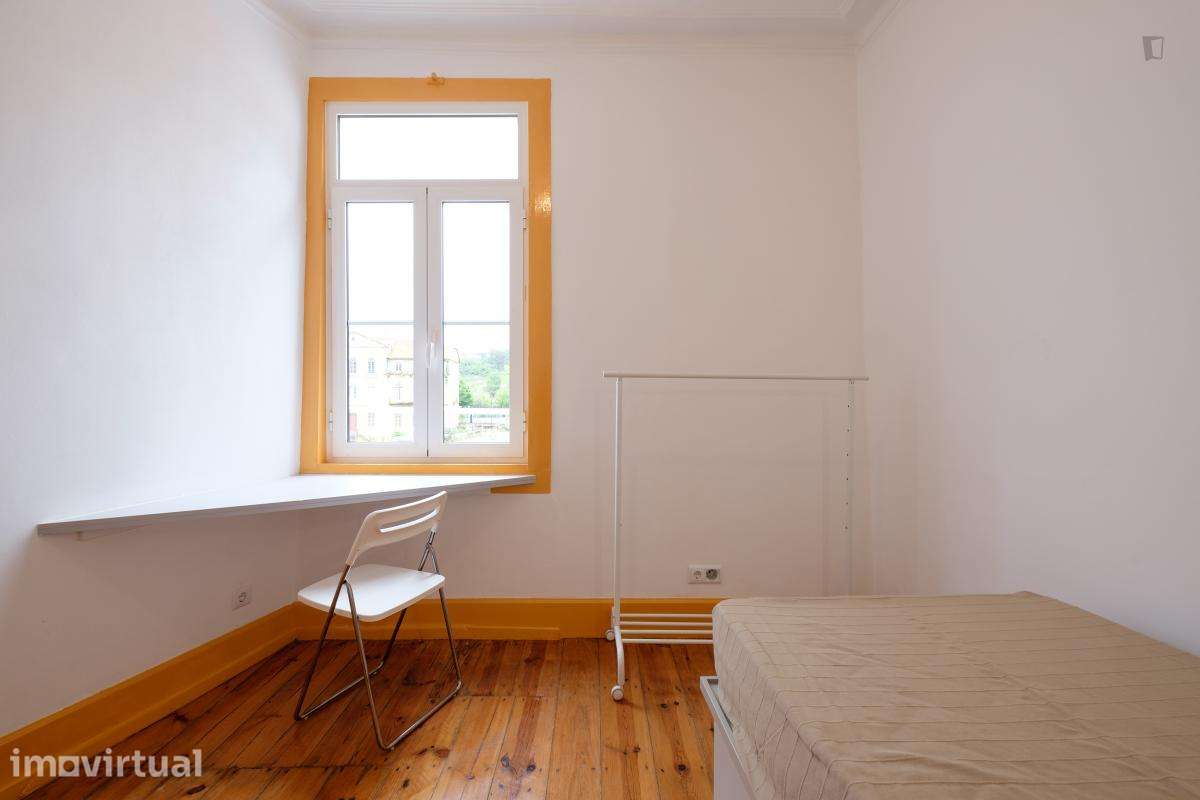 Quarto - localizado em Baixa Coimbra - Grande imagem: 3/13