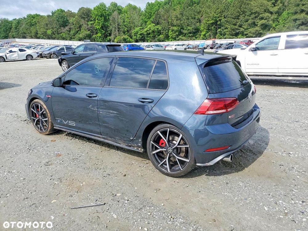 Volkswagen Golf - 4