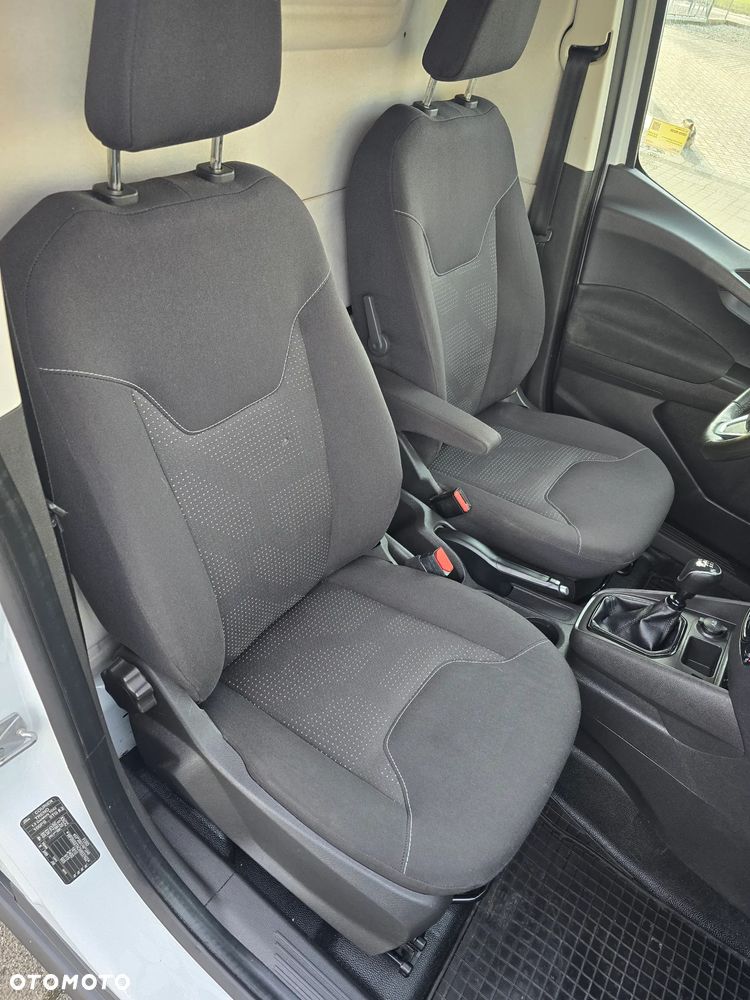 Ford Transit Courier - 14