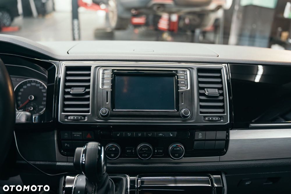 Volkswagen Multivan - 16