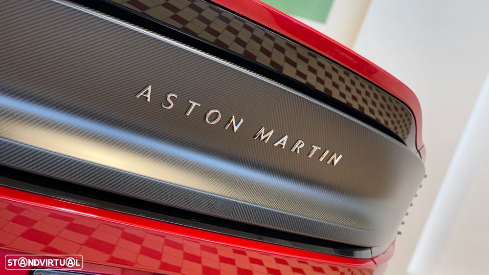 Aston Martin Vanquish V12 - 17