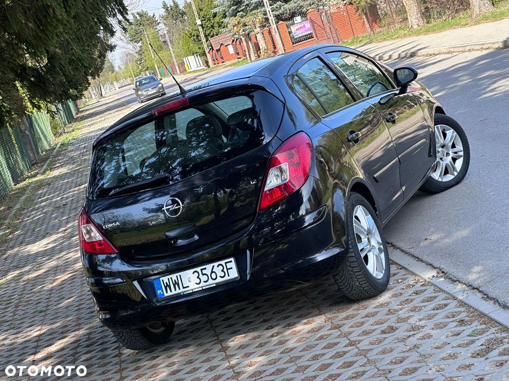 Opel Corsa 1.2 16V Essentia - 7