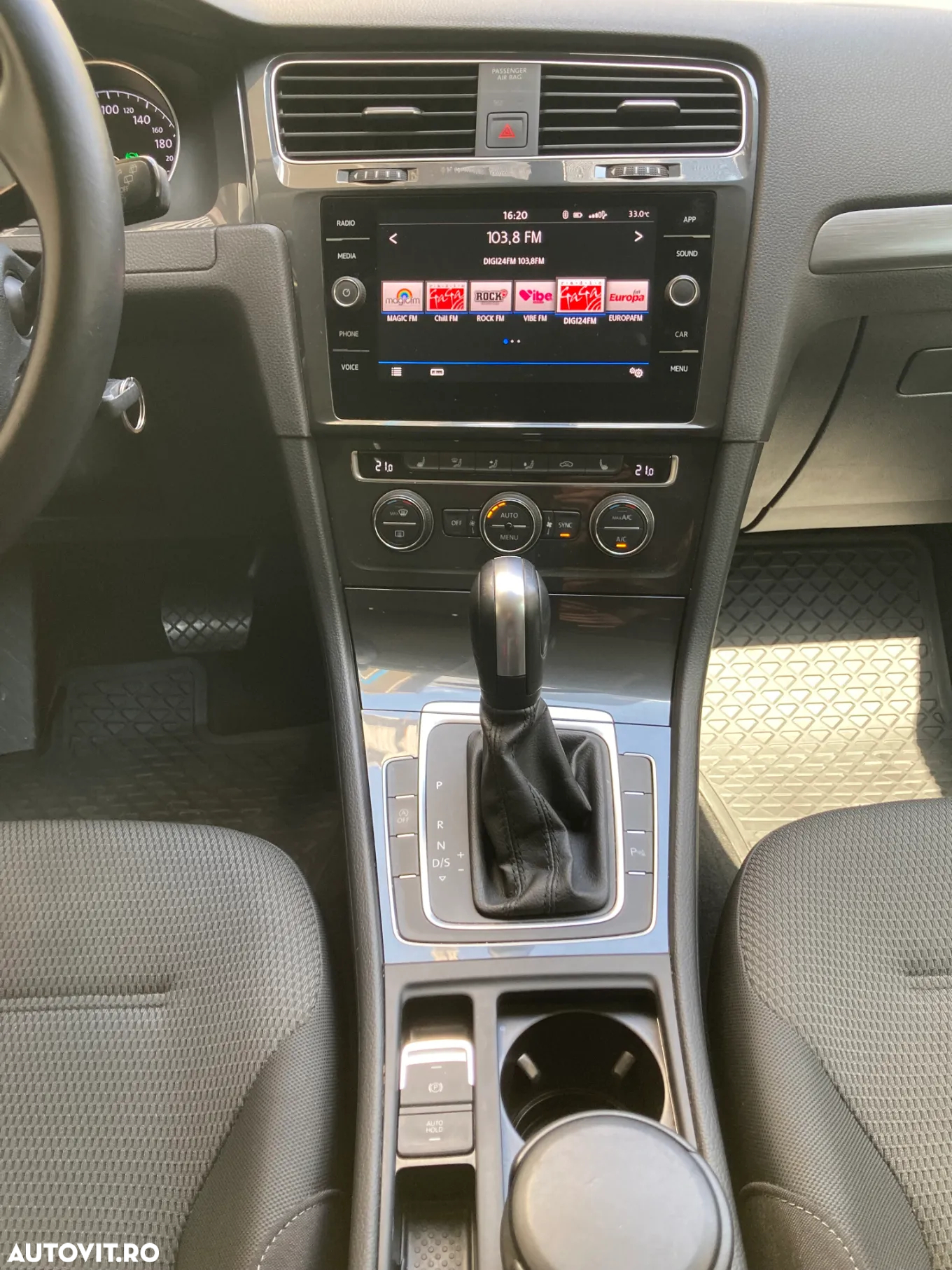 Volkswagen Golf - 23
