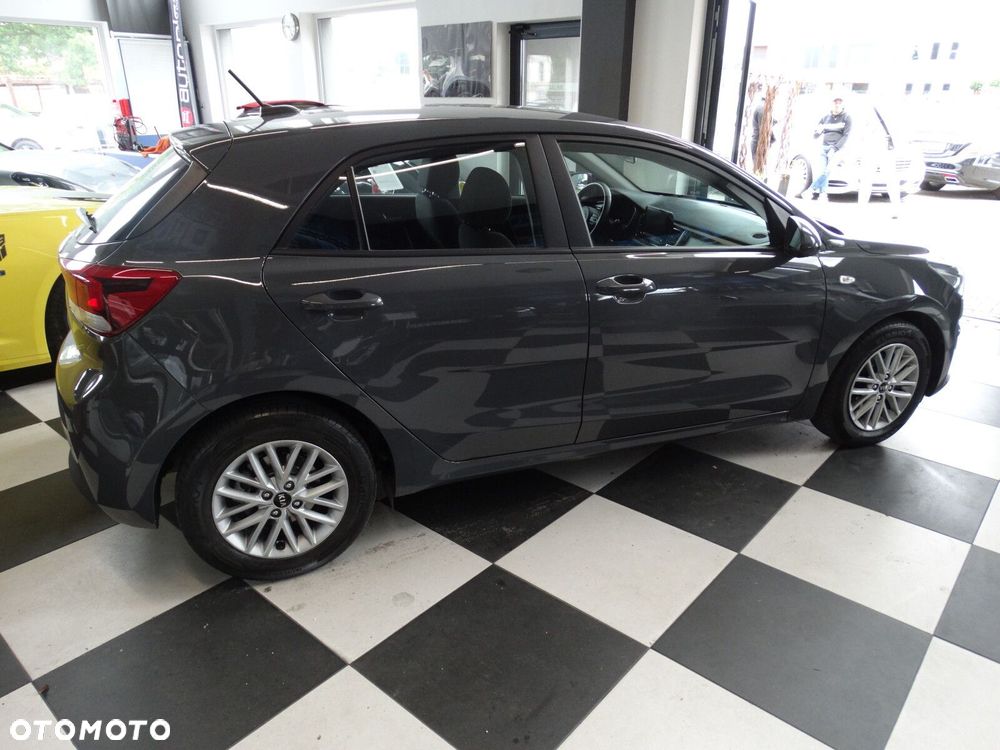 Kia Rio - 8