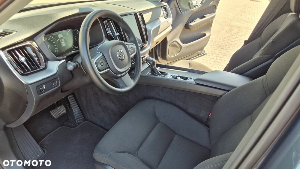 Volvo XC 60 D4 Momentum Pro - 24