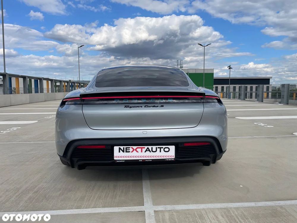 Porsche Taycan - 10