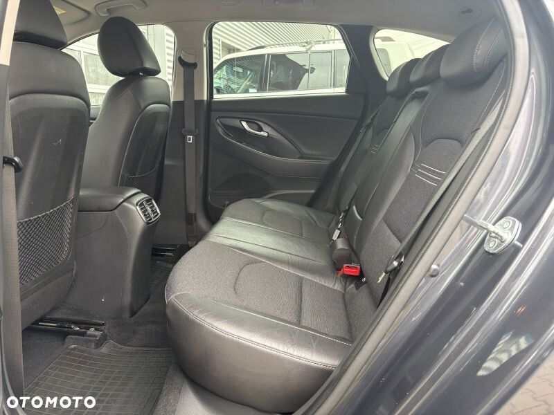 Hyundai i30 1.5 T-GDI 48V Executive DCT - 16