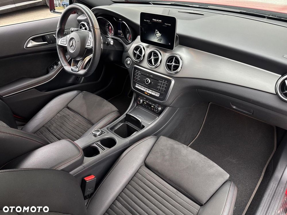 Mercedes-Benz GLA 200 7G-DCT AMG Line - 13