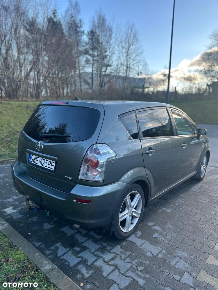 Toyota Corolla Verso 2.2 D-4D X 7os - 6