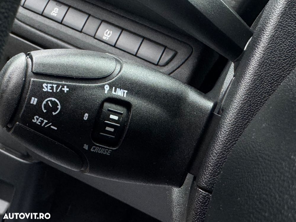 Peugeot 2008 BlueHDi 100 STOP & START Active - 19